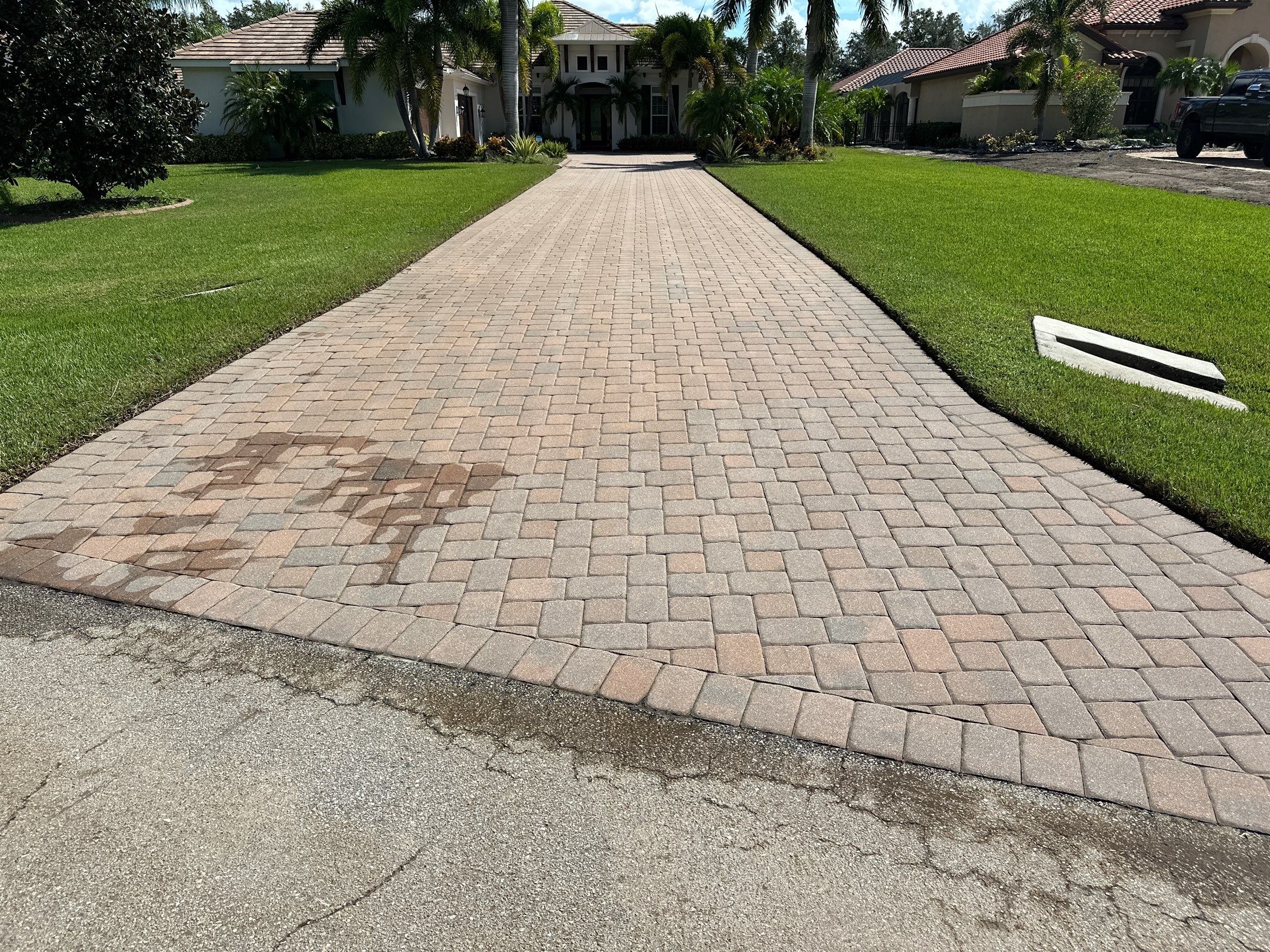 Paver Patio/Lanai & Driveway Cleaning in Winding River, Bradenton, FL | Sunshine AquaWash by Sunshine AquaWash