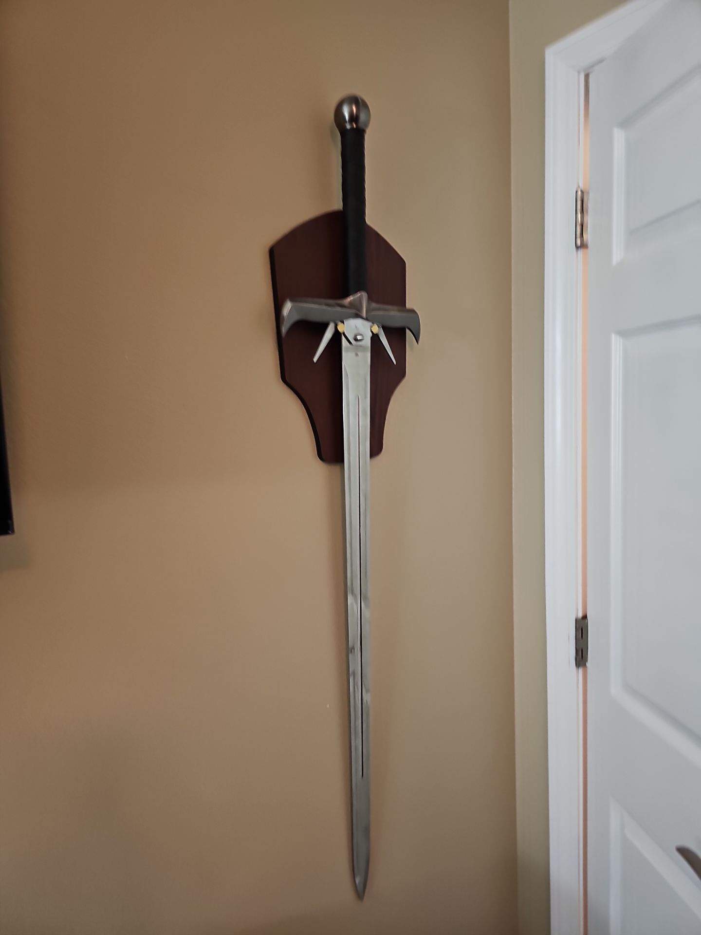 Art & Mirror Hanging Projects by Hangman Mounting & Installation 