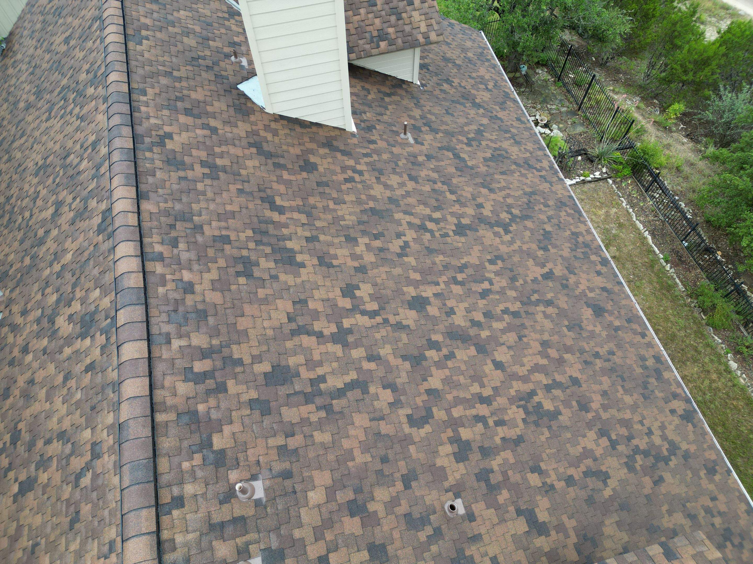 Aged Bark - CertainTeed Presidential Shake   by RoofsOnly.com