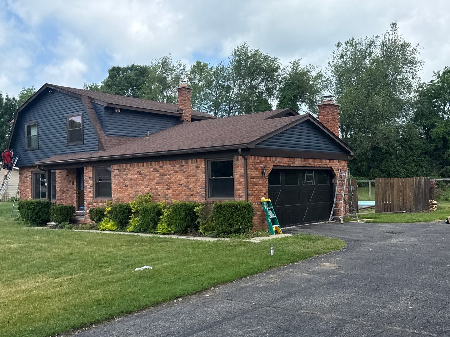 Siding Replacement using Alside Charter Oak D4.5" by 180 Contractors