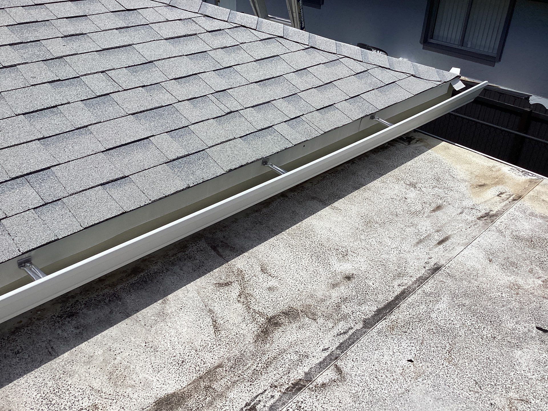 White Seamless Gutters and Splash Guards in Fort Myers FL by Gutter Professor by Gutter Professors