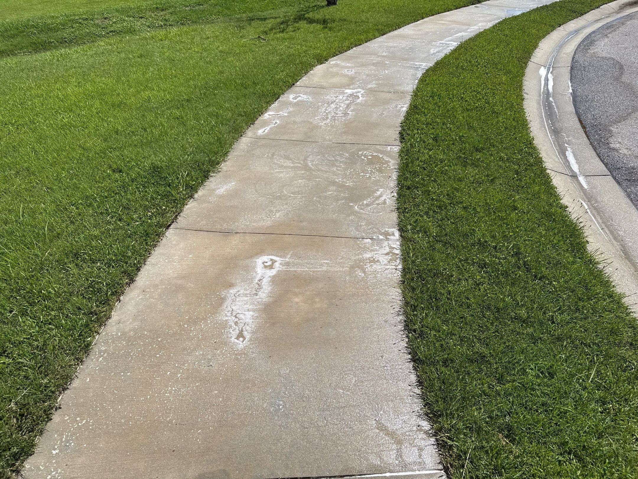 Concrete Driveway & Sidewalk Cleaning in Crystal Lakes – Palmetto, FL by Sunshine AquaWash