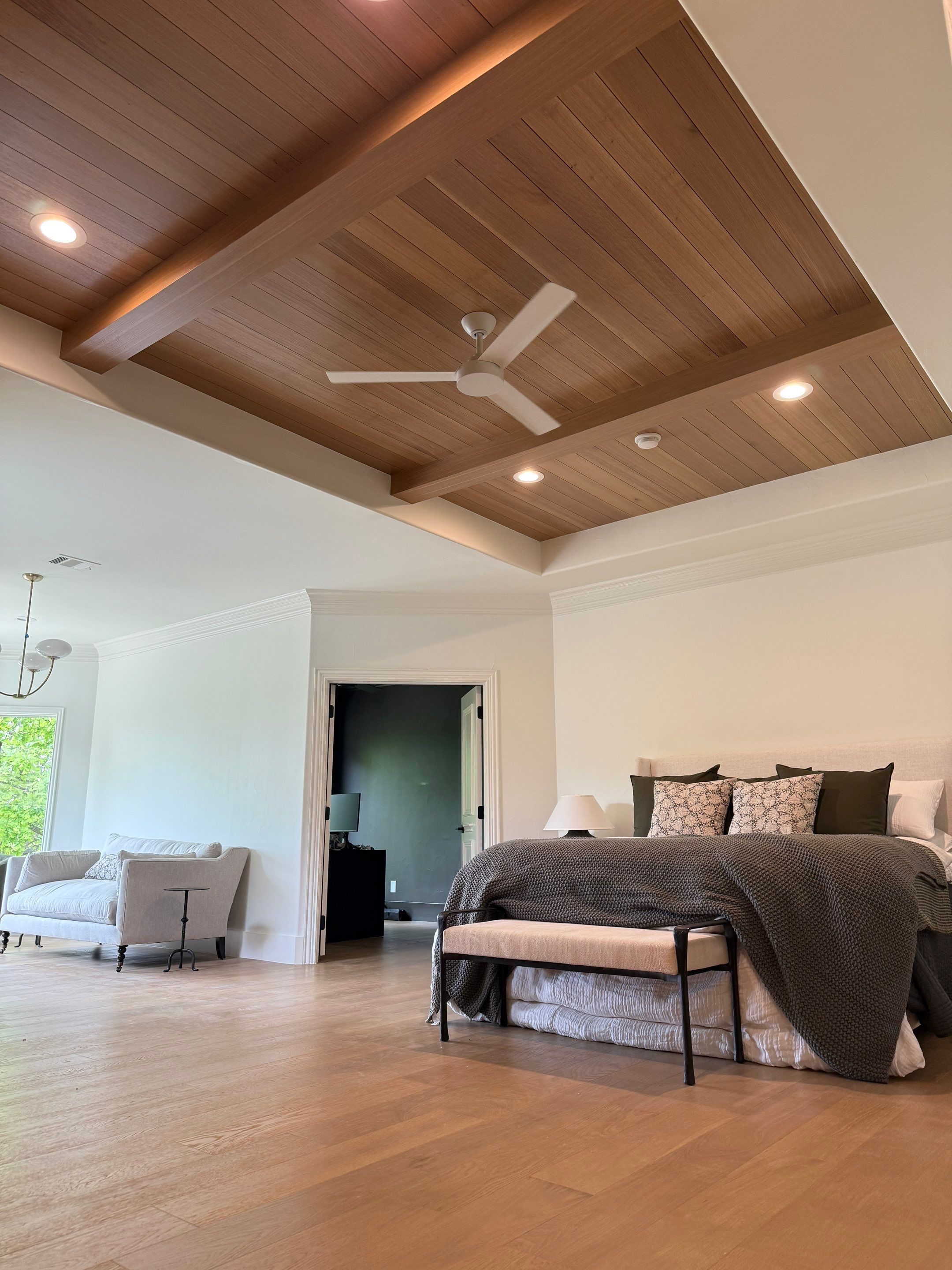Luxury Remodel in Castle Hills by HOMES BY JAR