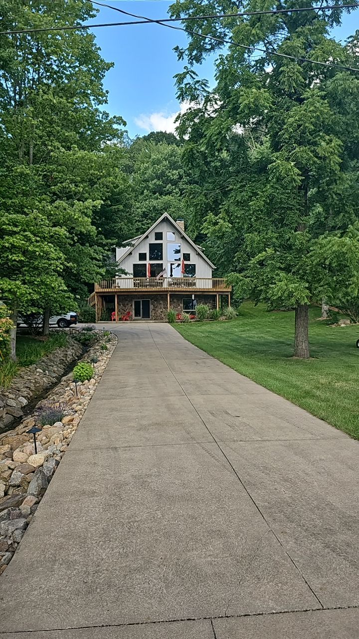 Owens Corning Color: Williamsburg Gray by Eagle Eye Roofing