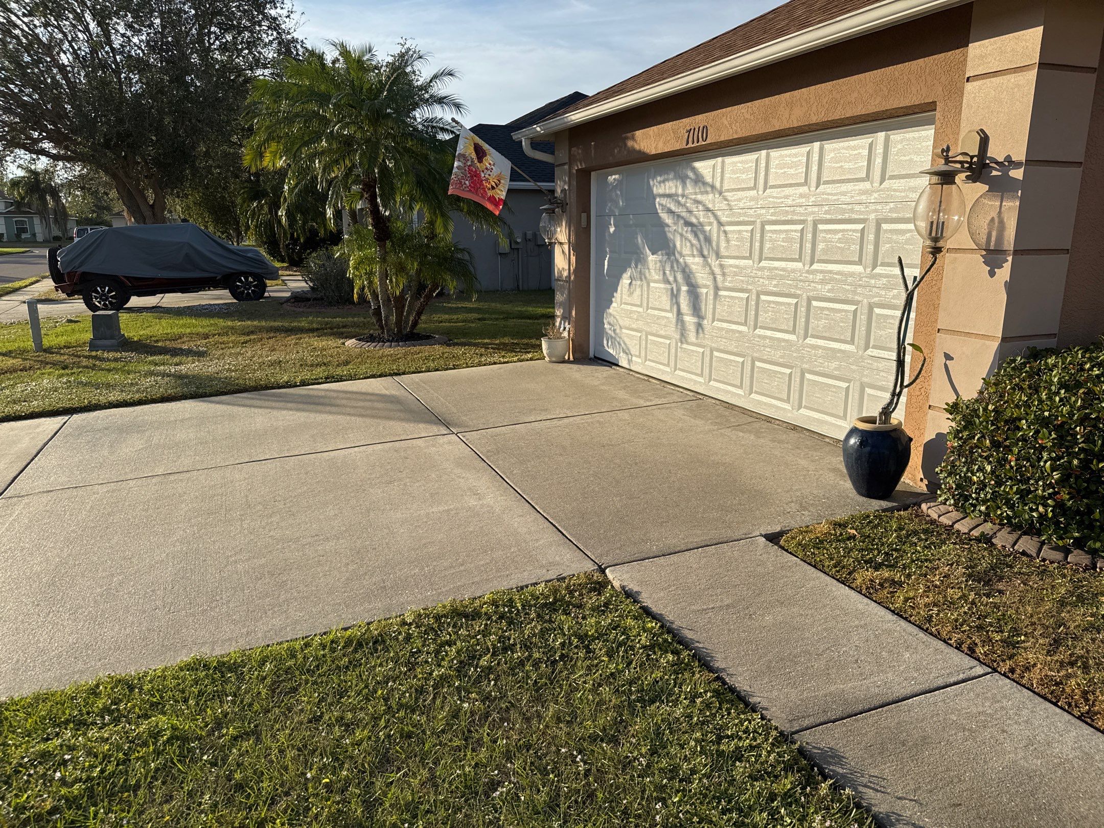 Driveway, Sidewalk, Street Curbing & Pool Screen Enclosure Cleaning in Regency Oaks, Palmetto, FL | Sunshine AquaWash by Sunshine AquaWash