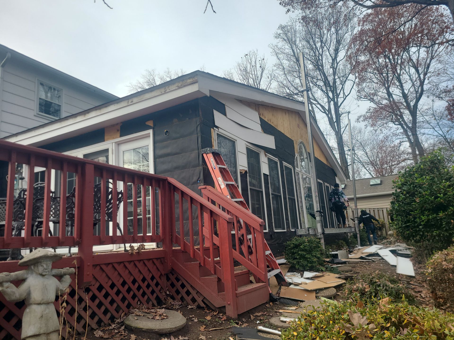 Springfield CertainTeed Charcoal Black Roof & CertainTeed Colonial White Siding by RM Banning, Inc.