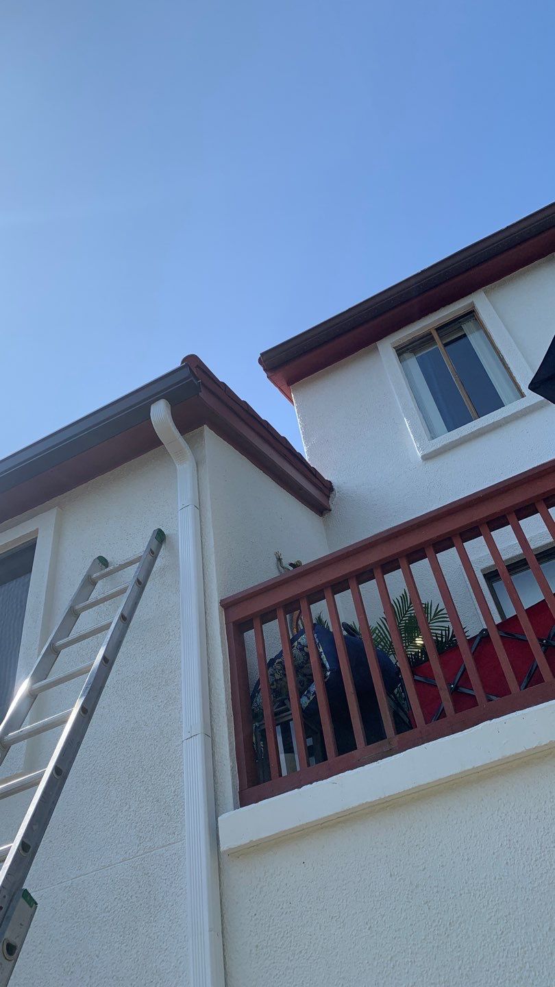 Gutter Installation using 6 Inch Seamless Gutters in Musket Brown by Gutter Professors
