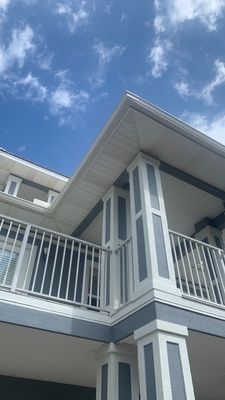 Seamless Gutter Installation Using Linen Colored K-Style Gutters