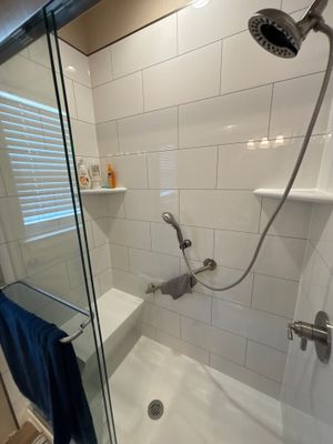 New low-threshold walk-in shower in Giddings