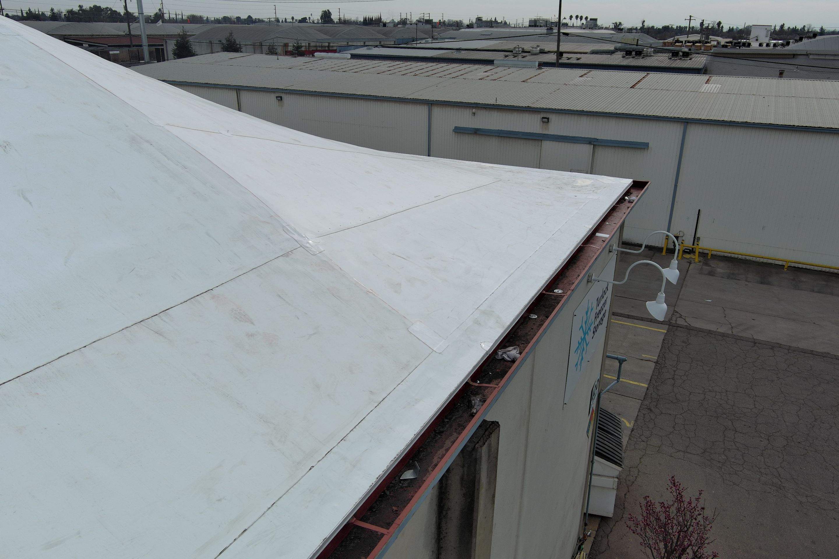 TPO single-ply roofing system using GAF Single-ply TPO 60 mil with 1.5 inch ISO board insulation by Straight Edge Roofing Inc