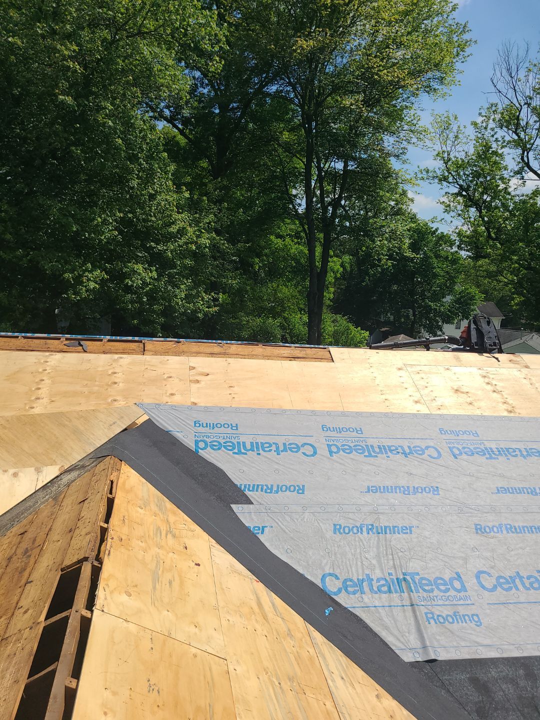 Arlington: CertainTeed Landmark Pro Designer Shingles in Max Def Pewter by RM Banning, Inc.