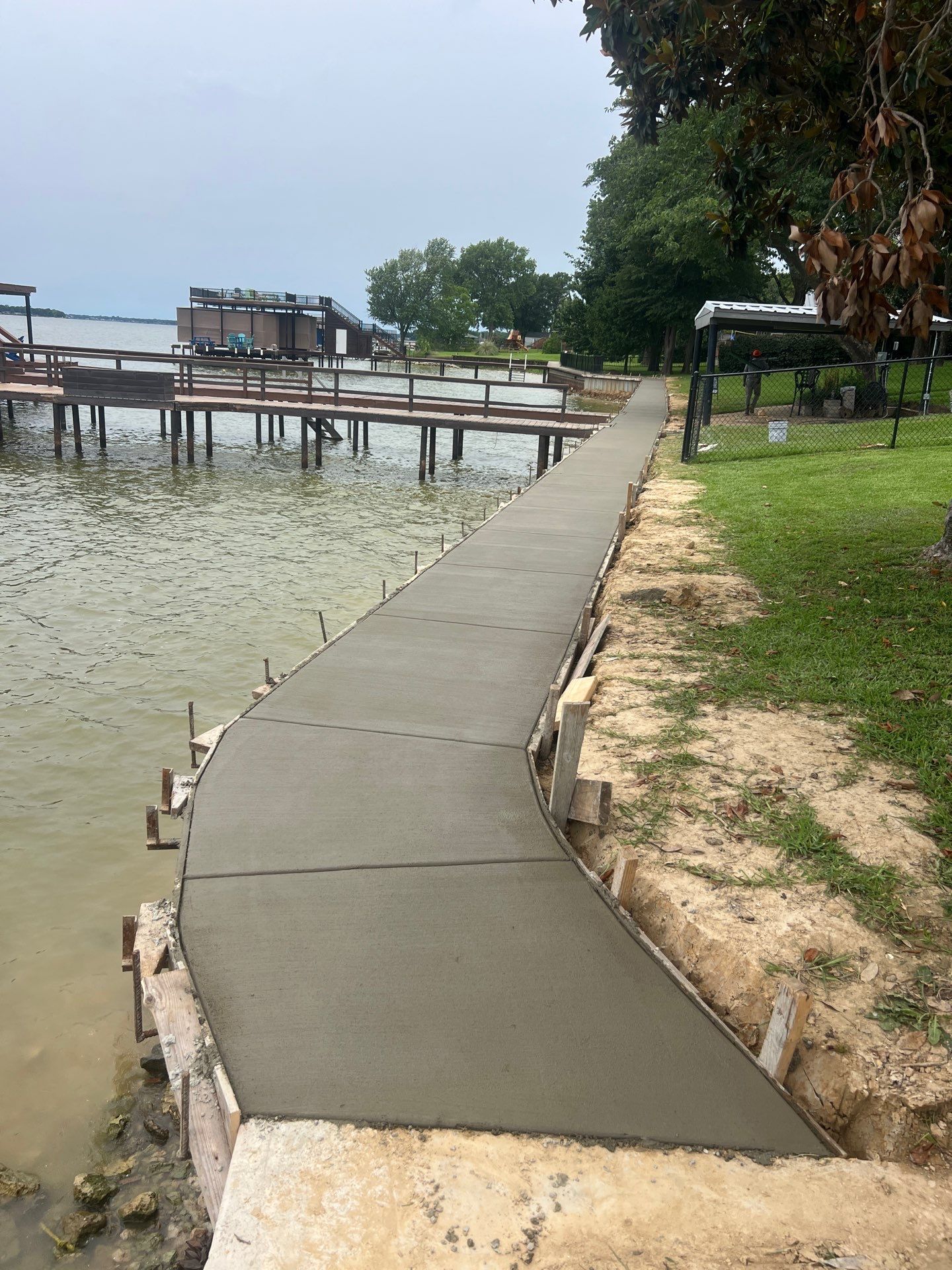 Concrete Retaining Cap Sidewalk in Gun Barrel City by Rodriguez Concrete Construction