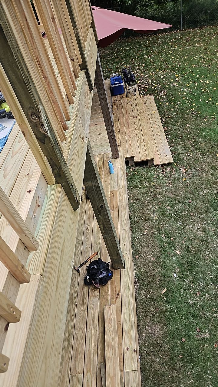 Windsor Blvd - Deck Installation by Pillar and Pine