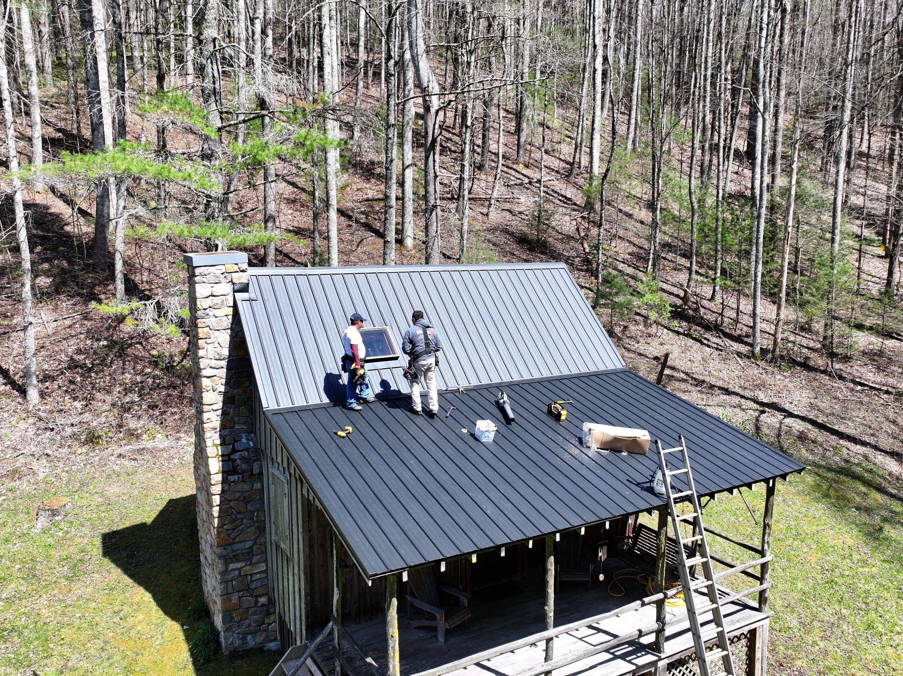 Sluder Cabin by Omnia Roofing