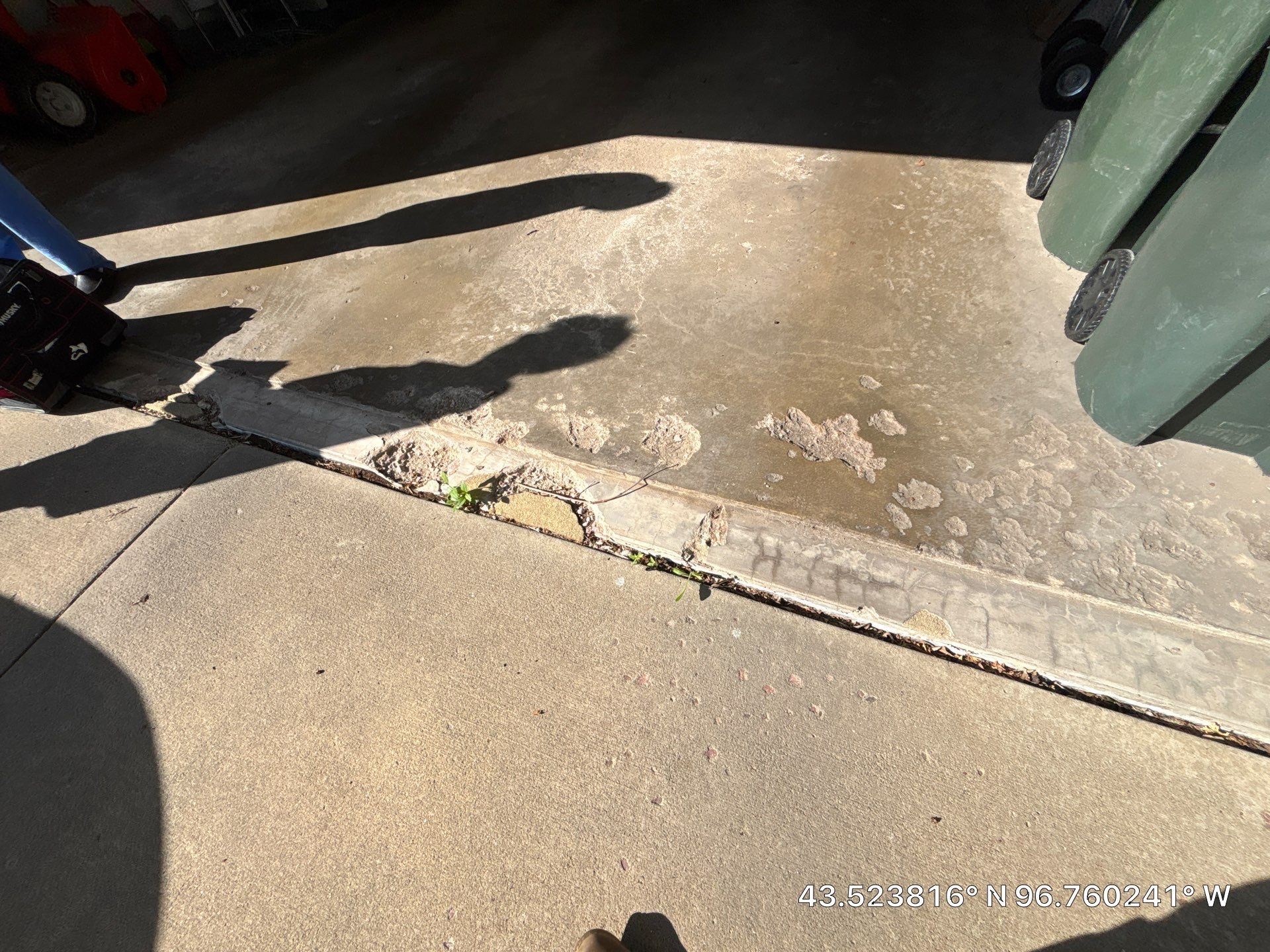 Custom Creekbed Garage Floor Coating in Sioux Falls by Select Painting, Coatings & Garage Cabinets