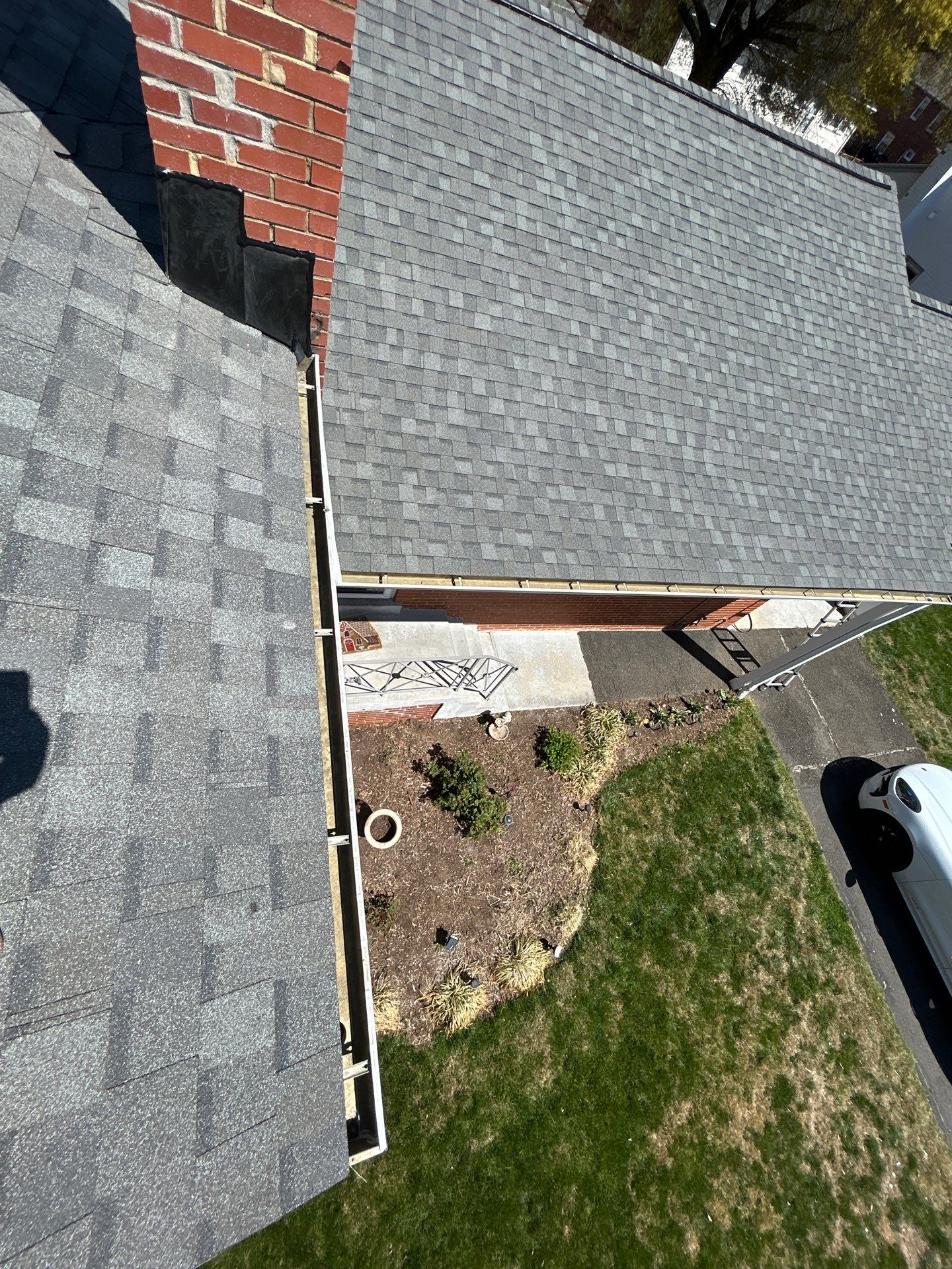 Alexandria: Residential Roof Replacement with CertainTeed Landmark in Georgetown Gray by RM Banning, Inc.