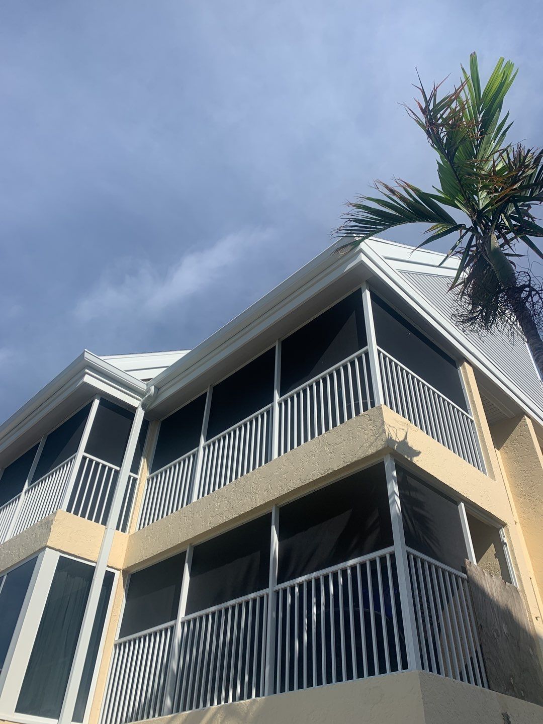 Commercial White Gutter Installation un Sanibel FL by Gutter Professors