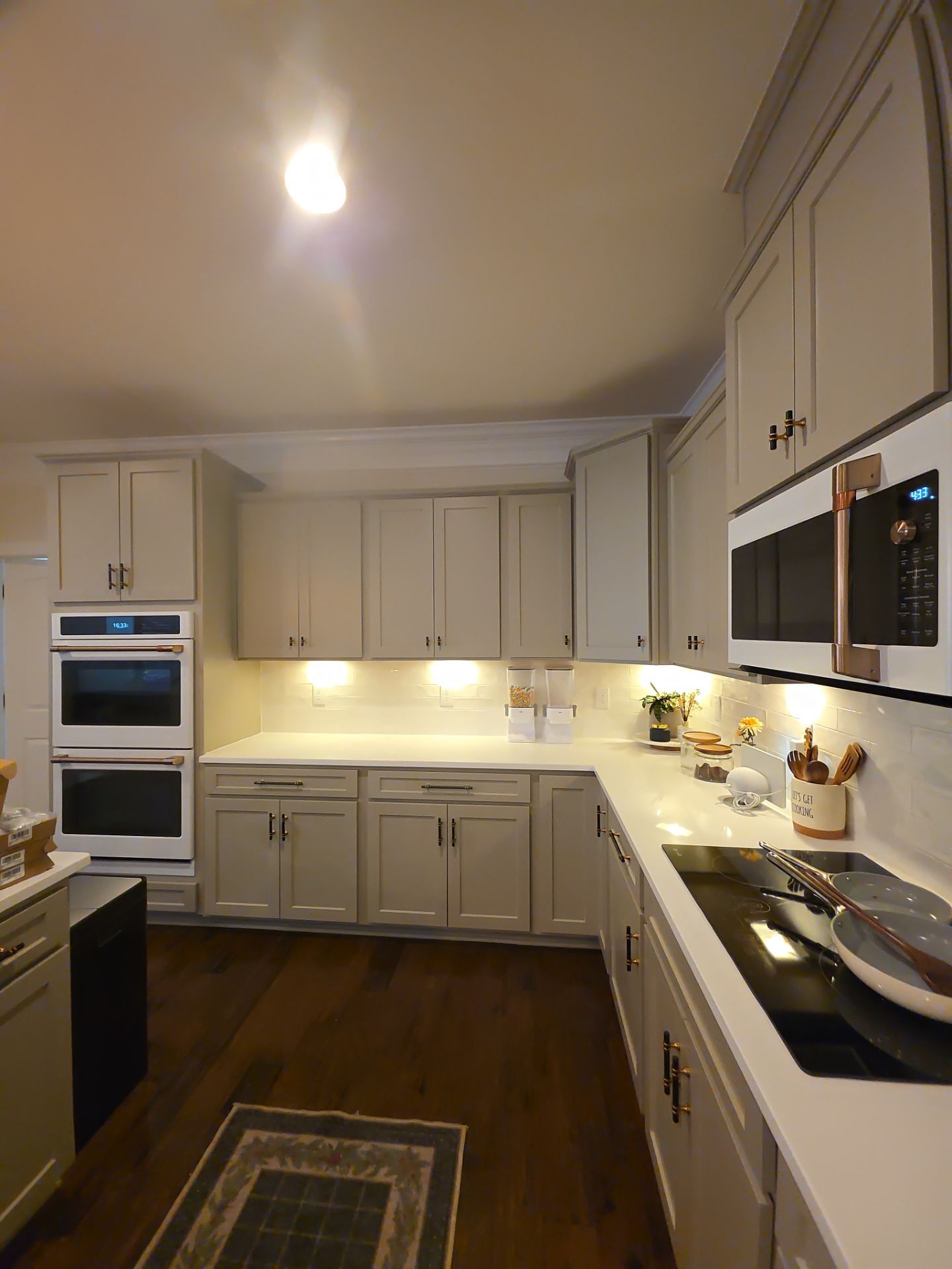 From Dated to Dazzling: A Bright Kitchen Transformation in Holly Springs by Elite Remodeling and Design LLC