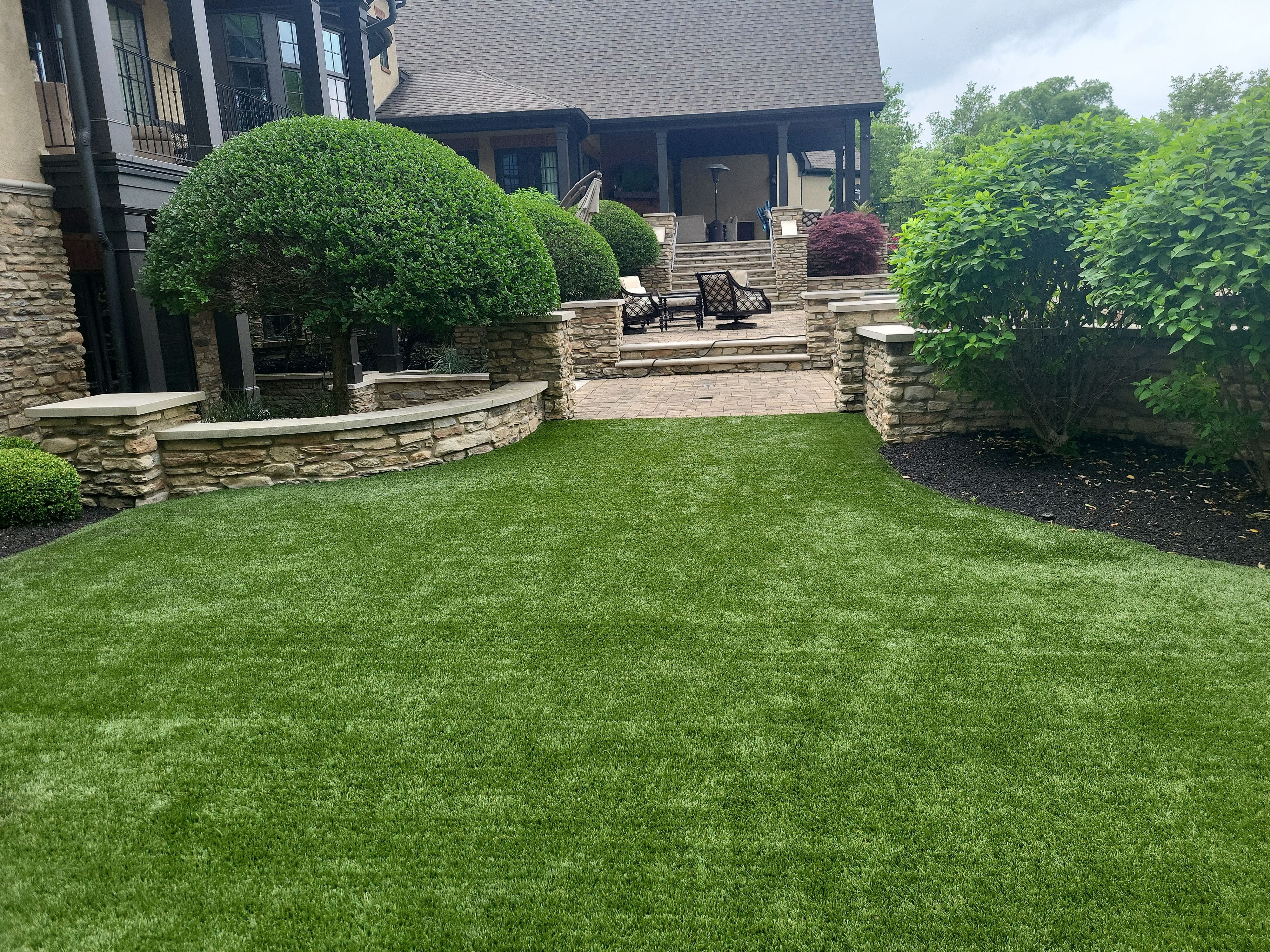 Custom Backyard Putting Green and Synthetic Turf Lawn in Delaware by Southwest Greens Midwest