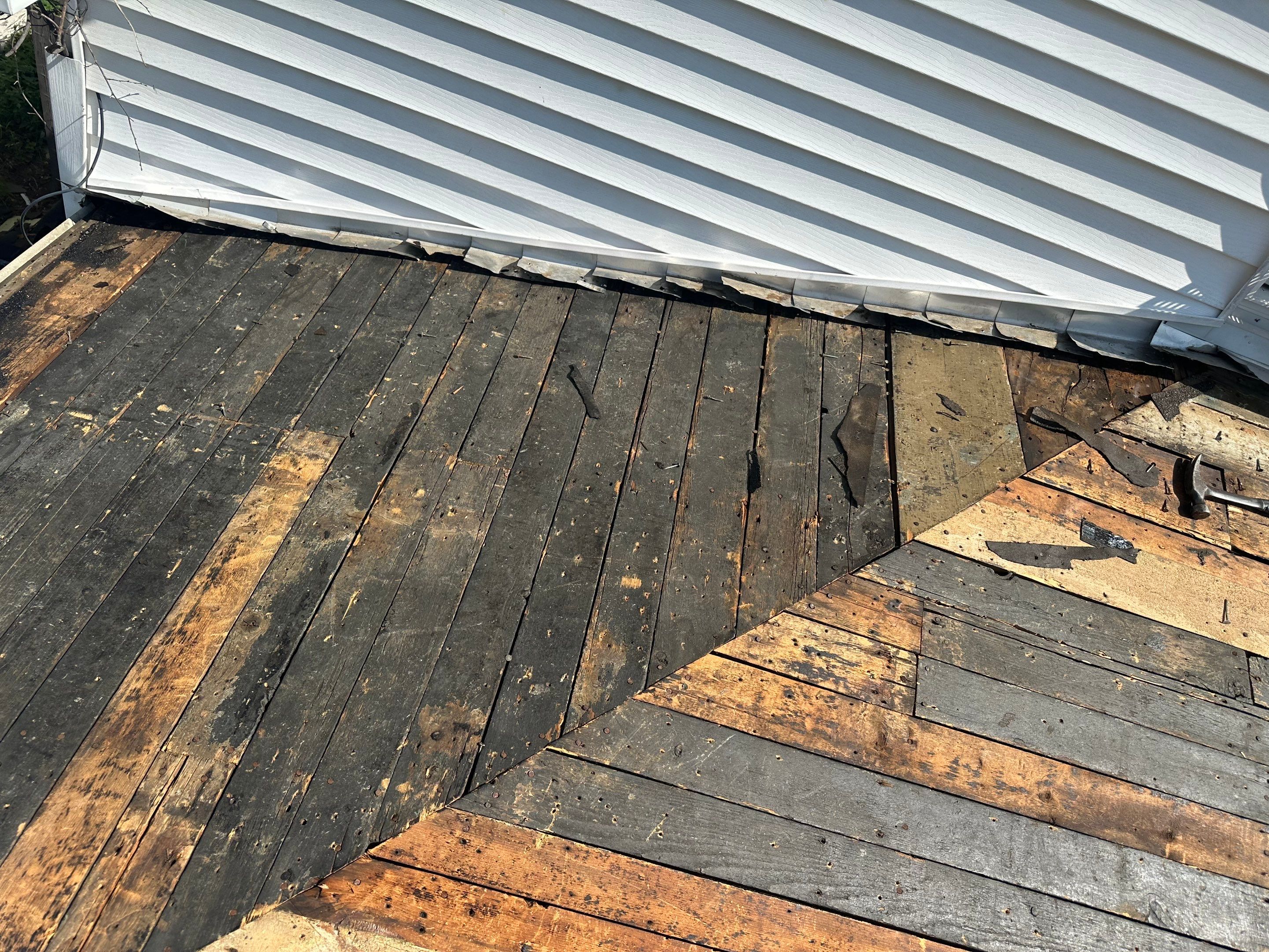 π‘ Another happy homeowner in Claremont, NH! πͺ by Tall pine roofing