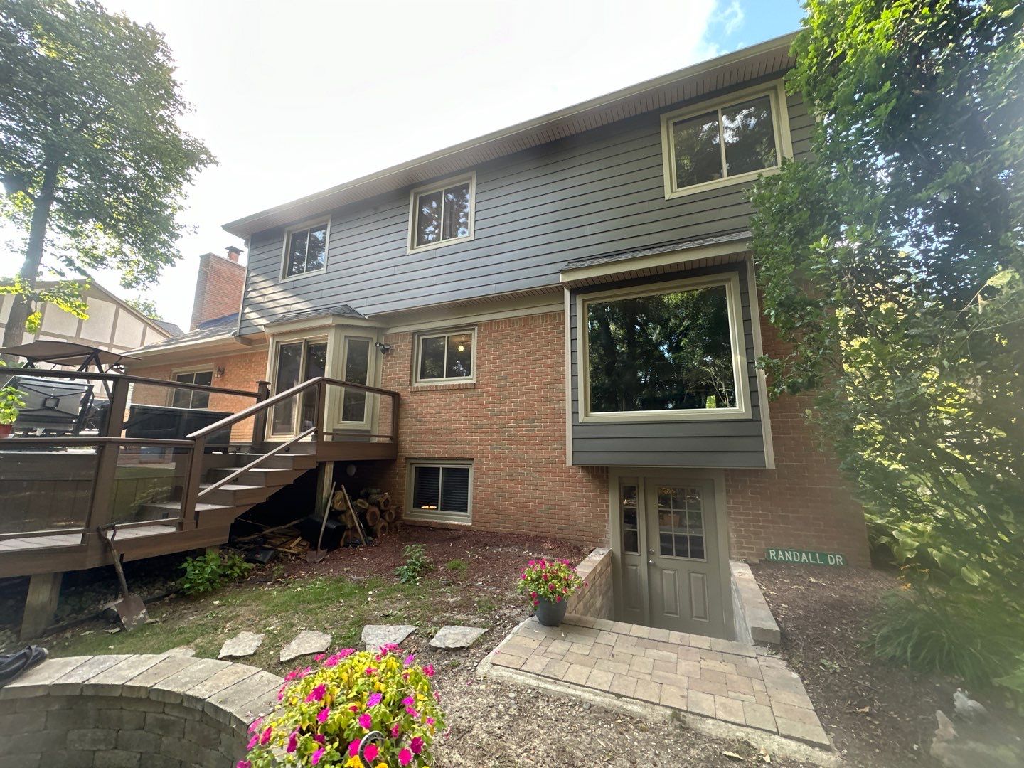 Roof Replacement using Owens Corning Peppercorn and Siding Replacement using Ascend Charcoal Smoke by 180 Contractors
