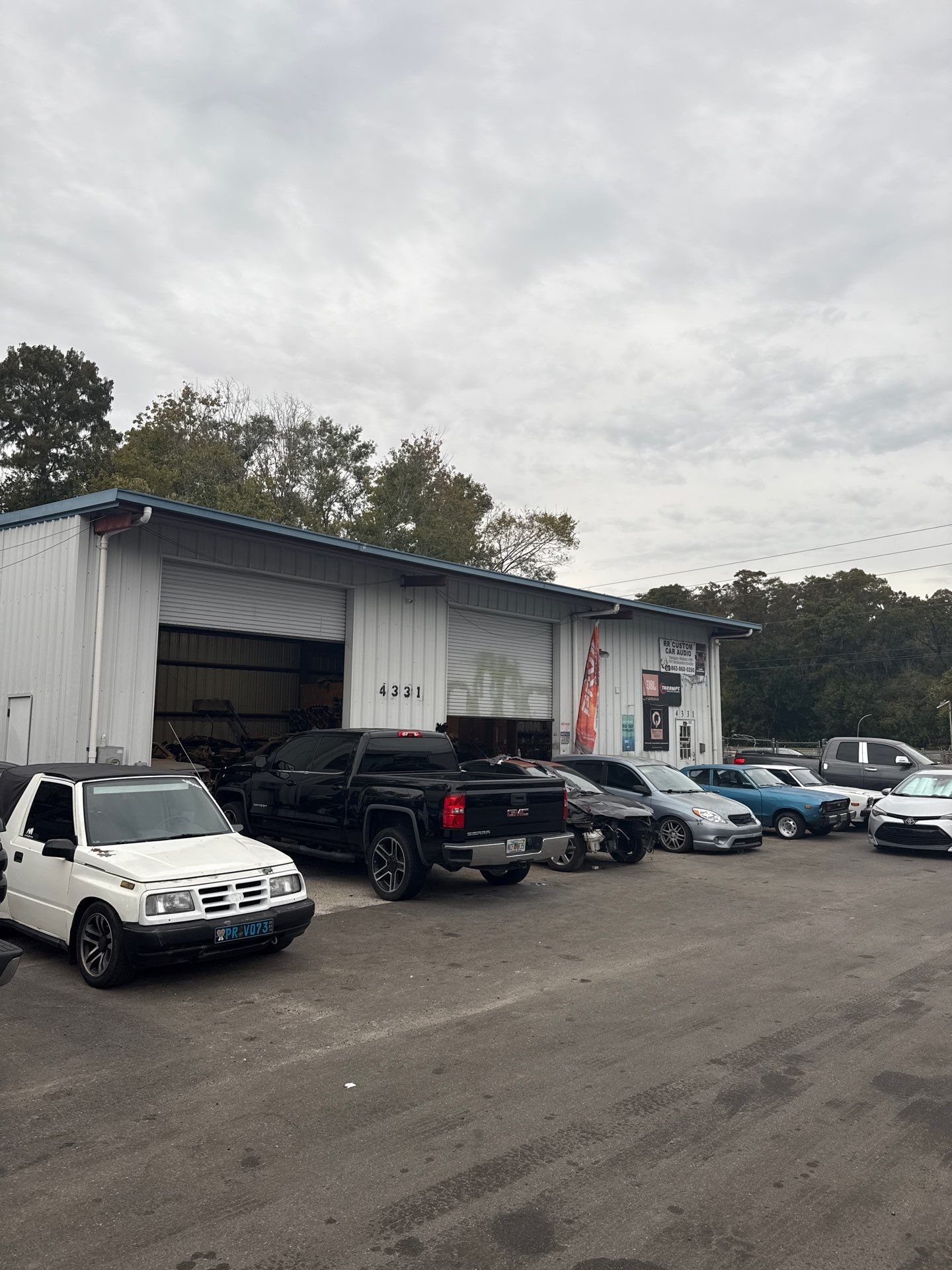 Clean Gutters and Seal Seams in Lakeland FL by Gutter Professors