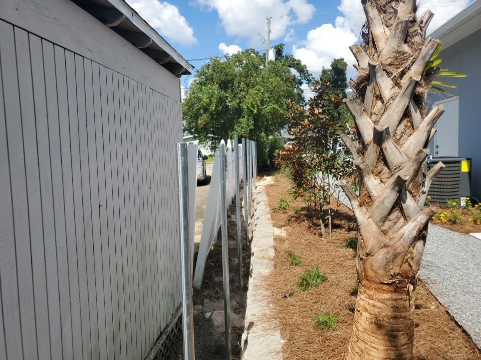 Custom Horizontal Fence  by Hip Square Fence Inc.