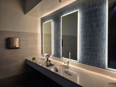 Hampton OLF - Locker rooms and backsplash