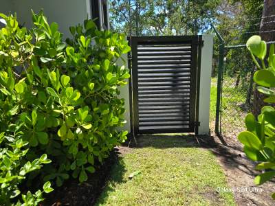 Louvered Aluminum Gates in Osprey