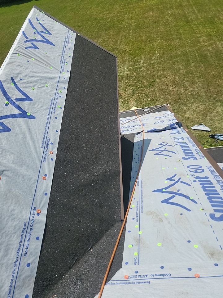 ATLAS PINNACLE COLOR: WEATHERED SHADOW by Eagle Eye Roofing