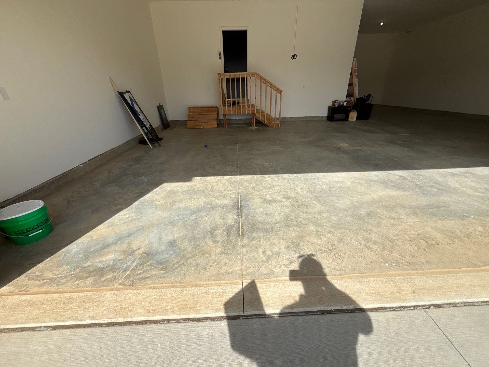 Sioux Falls Garage Floor Transformation with Gray Decorative Flake Coating by Select Painting, Coatings & Garage Cabinets
