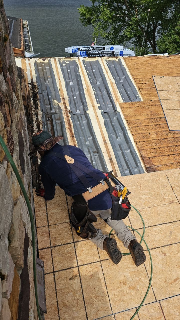 ATLAS PINNACLE HP W/SCOTCHGARD COLOR: WEATHERED WOOD by Eagle Eye Roofing