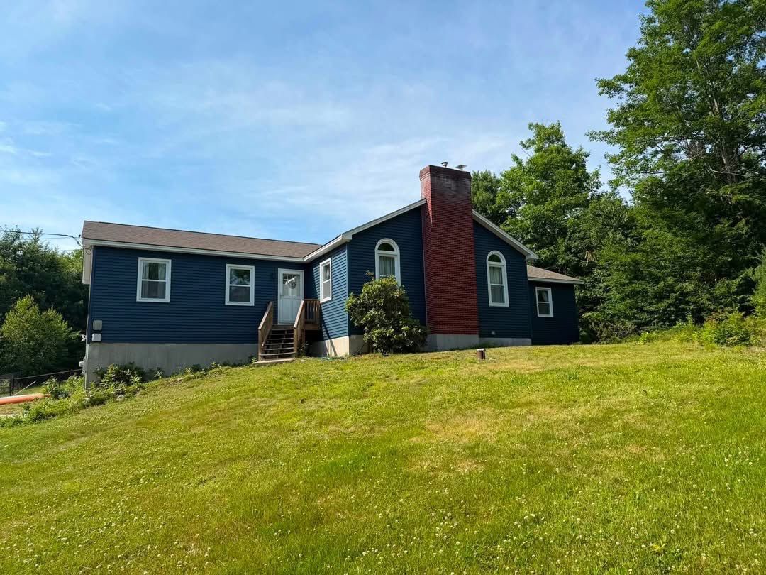 Barnstead, NH – Premium Vinyl Siding Transformation by Tall pine roofing
