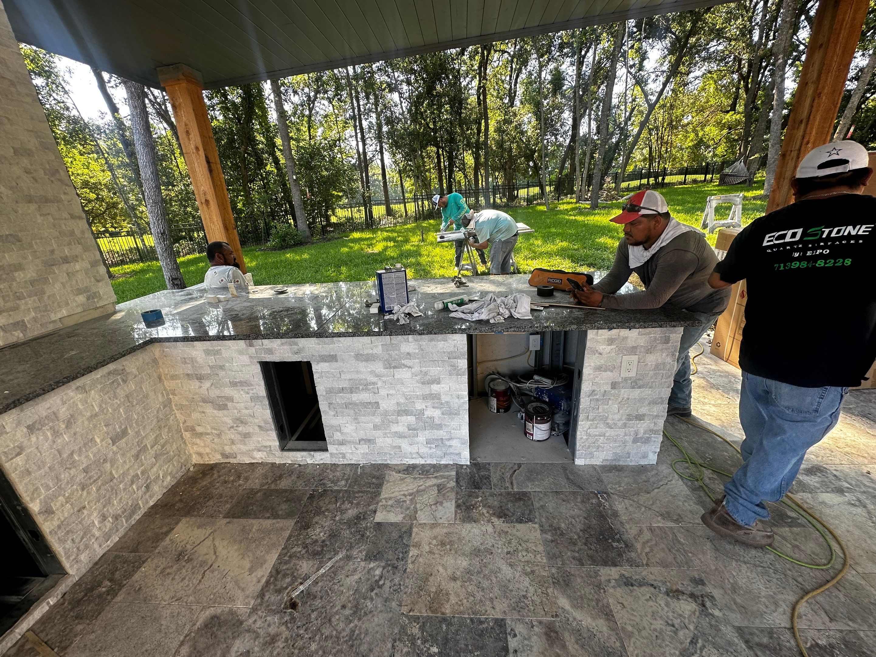 Modern Patio Cover and Kitchen in Montgomery by SophAlx LLC