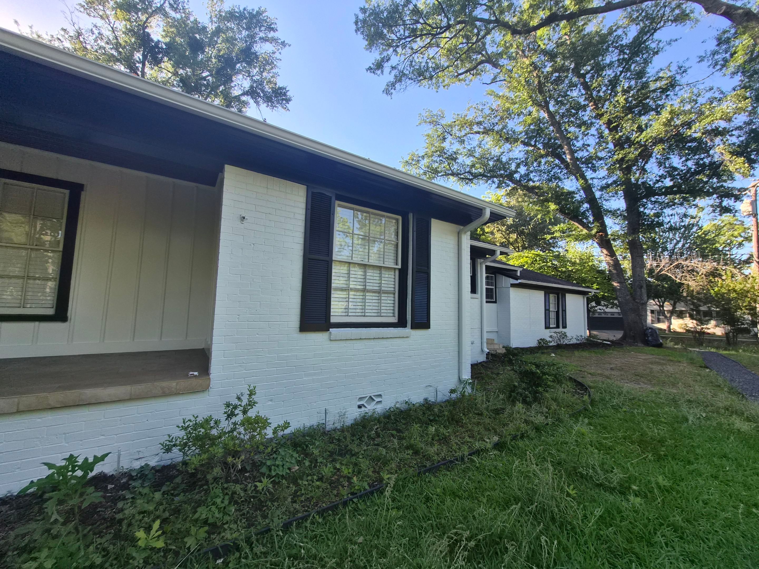 From Gray to Modern White: Exterior Repaint in Tyler, TX by Quality Coats Painting