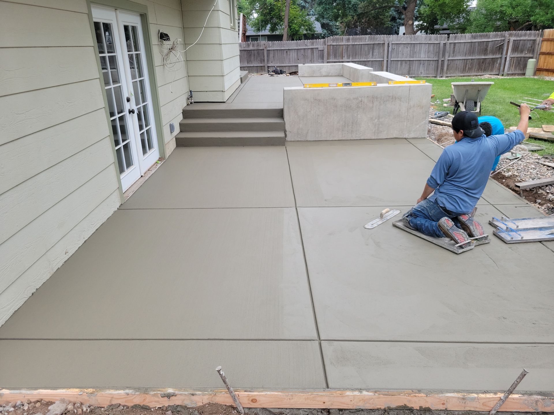 New Concrete Patio and Integrated Retaining Walls in Fort Collins by Center Line Concrete
