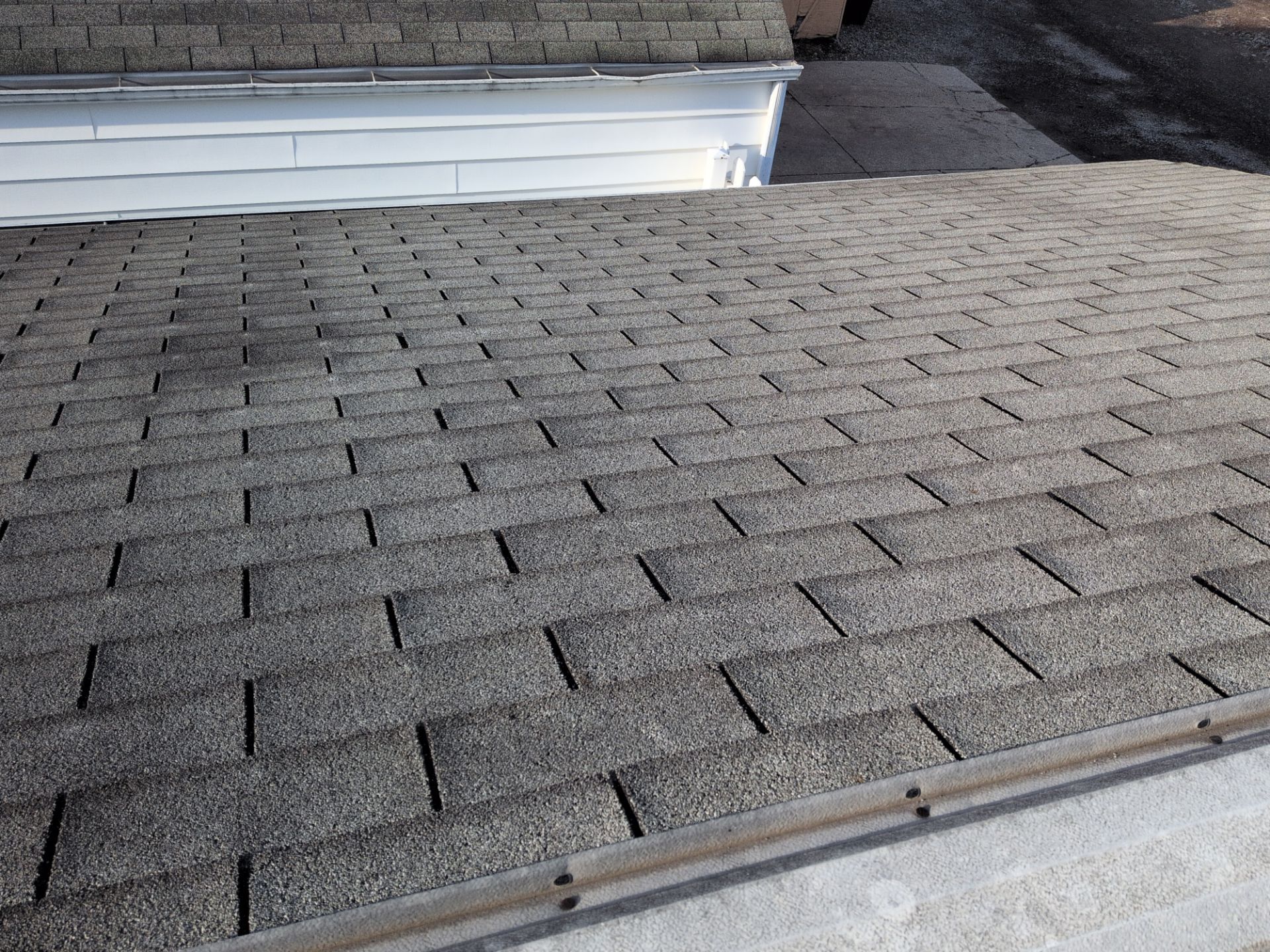 Residential Roof Replacement and Vinyl Siding Installation in Hamilton by XPRO ELITE LLC