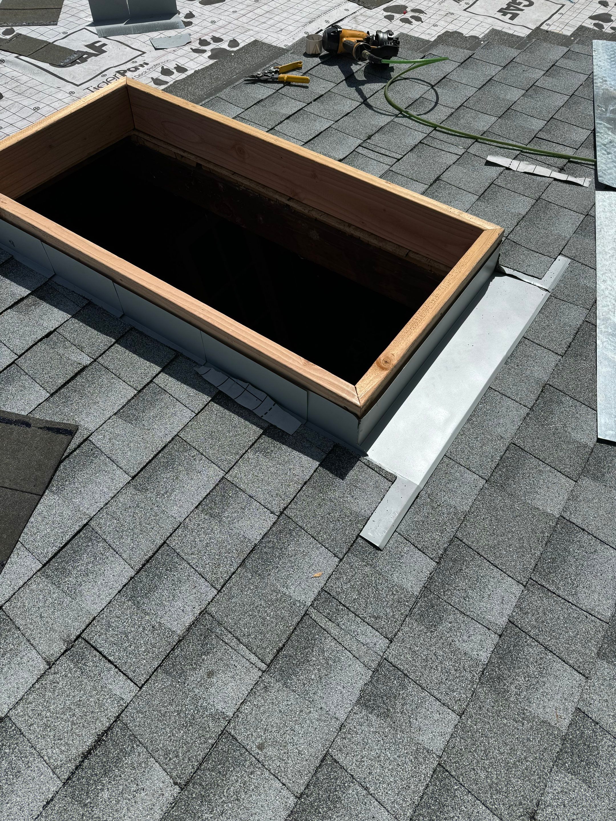 GAF Timberline HDZ-RS shingle project by Straight Edge Roofing Inc