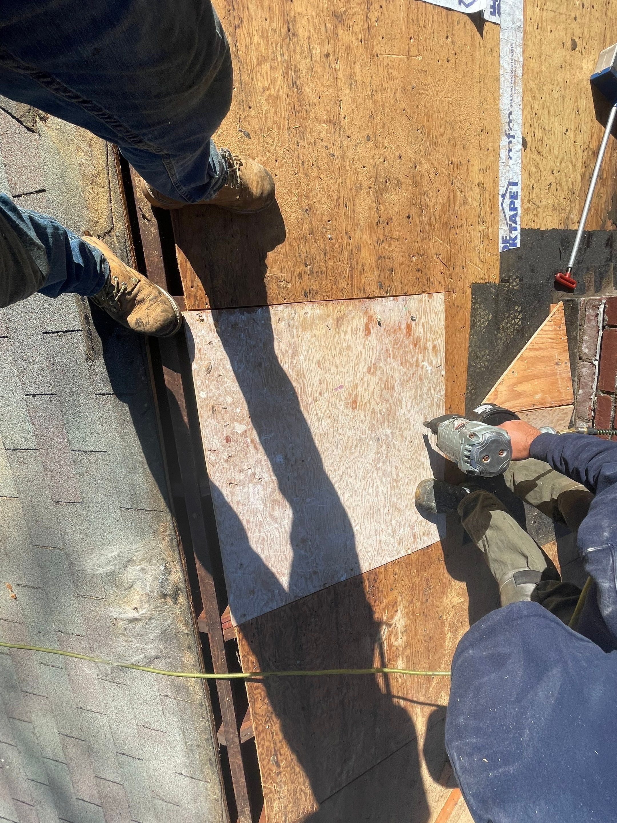 Residential Roofing Installation using Owens Corning TruDefinition Duration AR - Estate Gray & White Double 4 Siding by A Plus Exterior