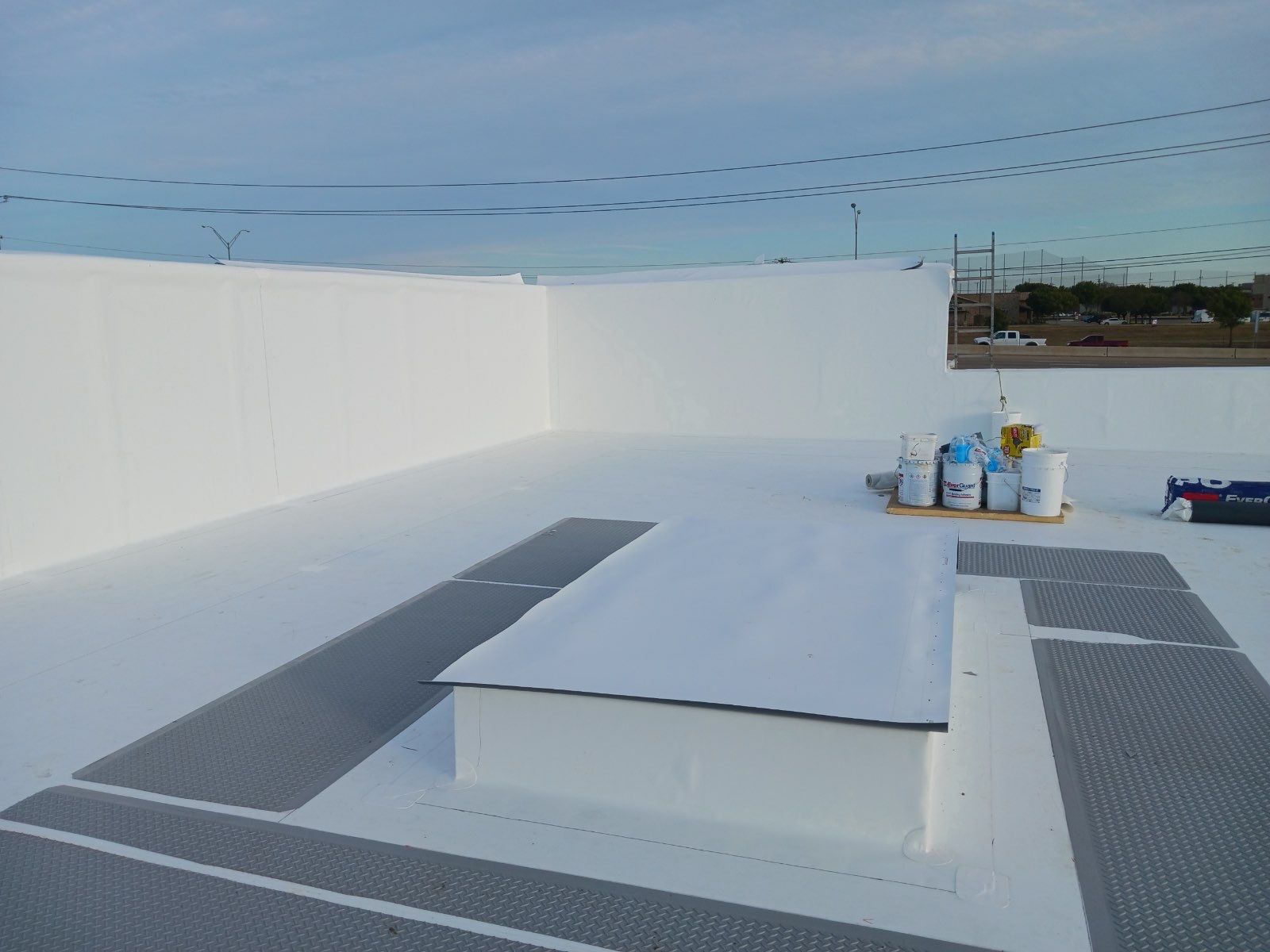 Commercial Roofing Installation using GAF Everguard TPO - Veterinary Emergency Group by Roof Experts