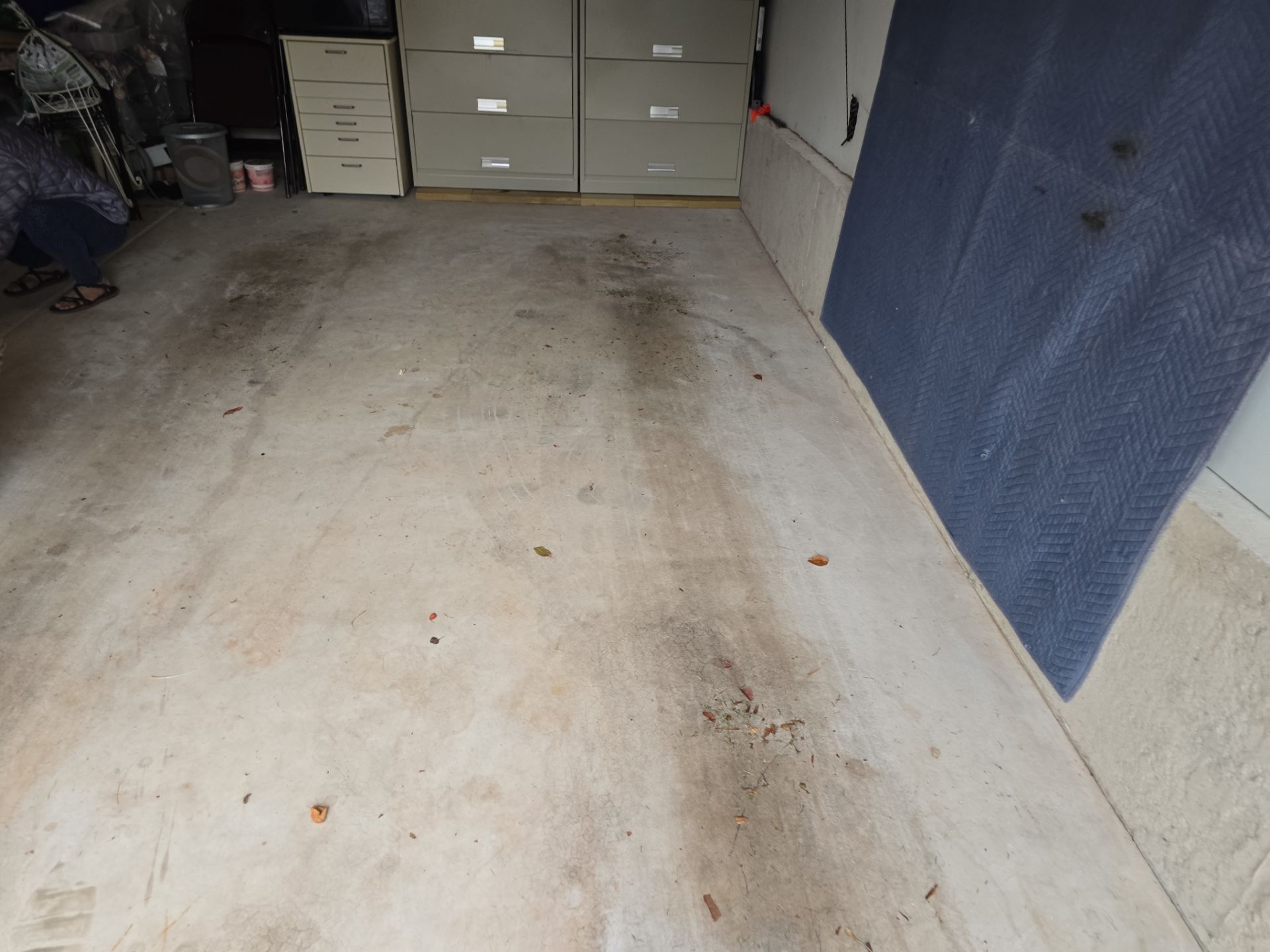Hillsborough Township Garage Floor Coating with Multi-Colored Polyaspartic Flake by Spectrum Painting, LLC