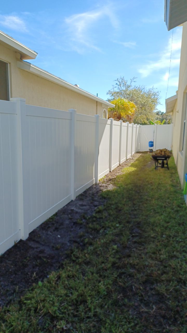 Sarasota, FL 6ft. Tall White Vinyl Privacy Fence  by Asap fence and gates, LLC