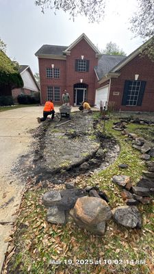 🌿 Mr. Kling – Front Yard Flower Bed Refresh & Backyard Walk Path