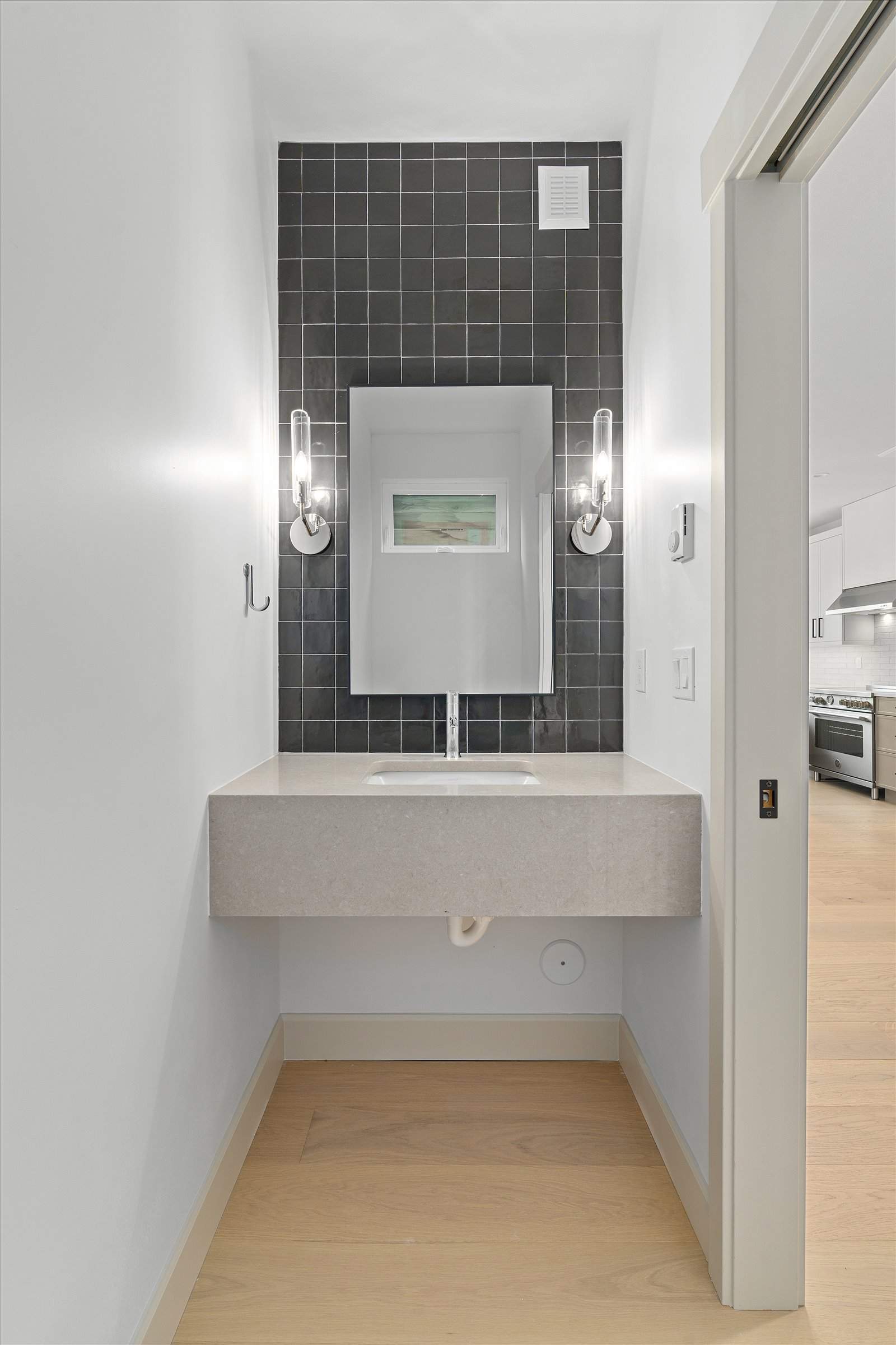 Maple Leaf 6-unit new construction by LinMak Construction