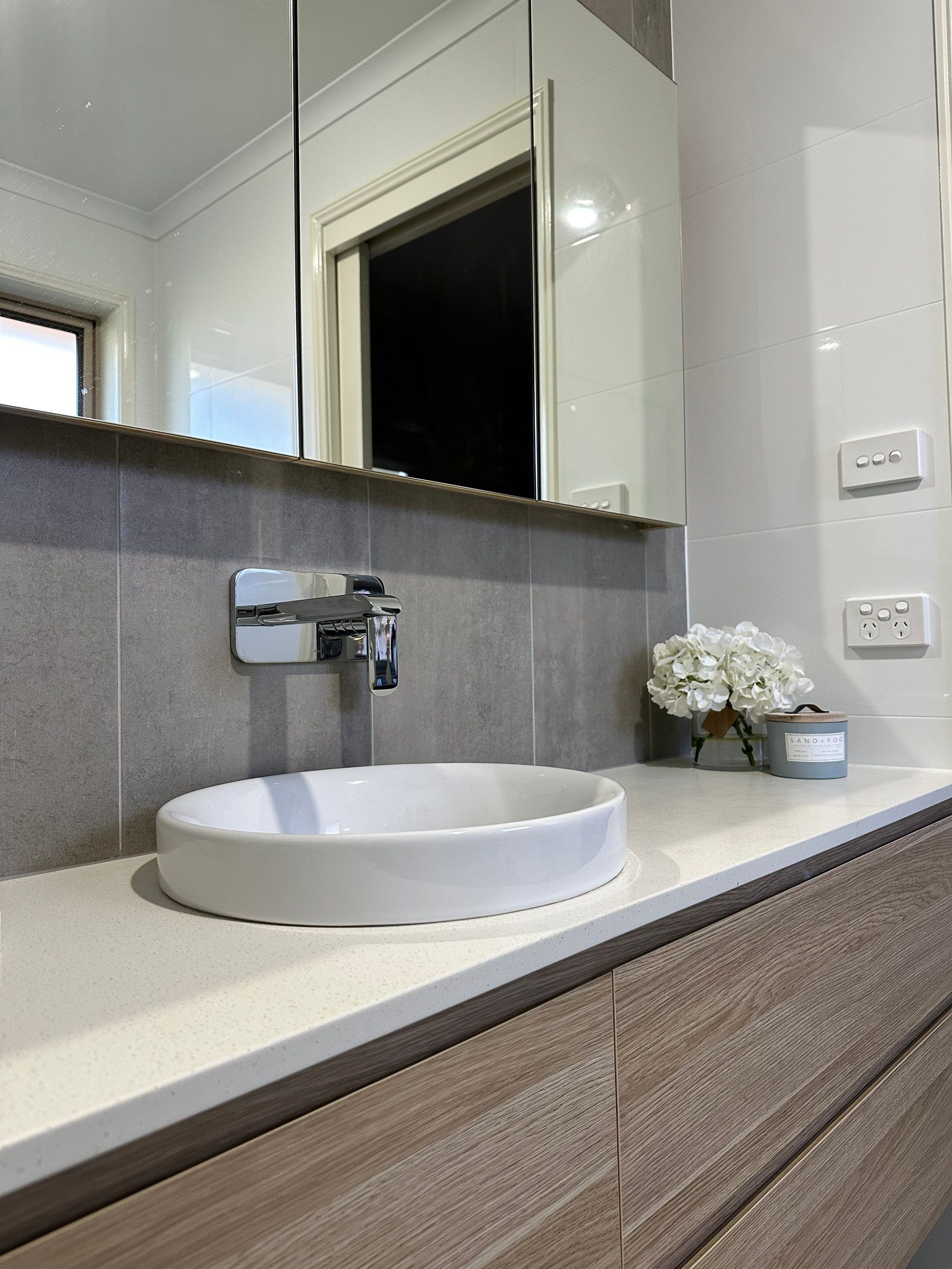 Main Bathroom, Ensuite, Toilet, Powder Room, and Laundry Renovation by Re-seal Bathrooms