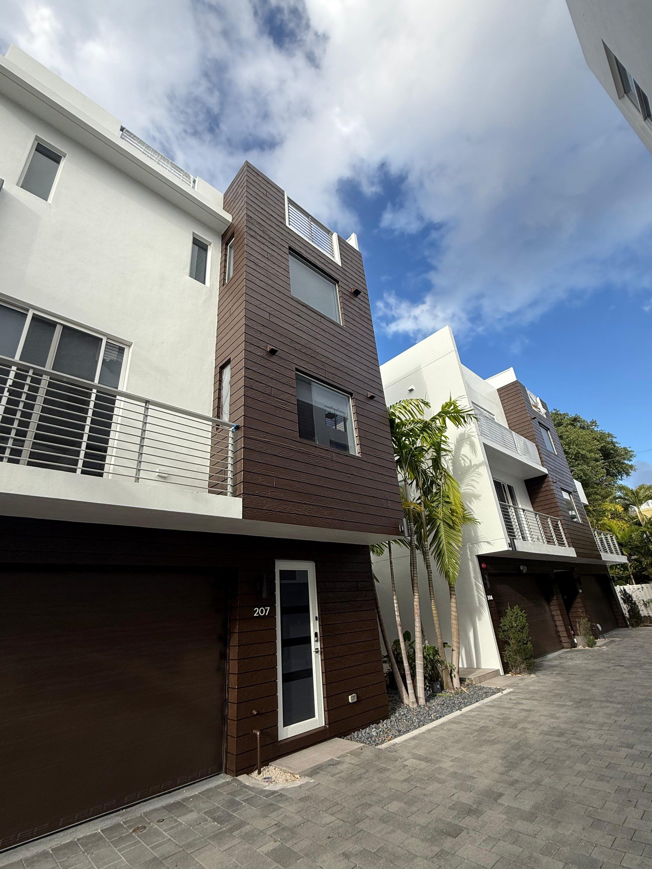 Fort Lauderdale Town Homes Exterior Painting by John “The Greek” Painting