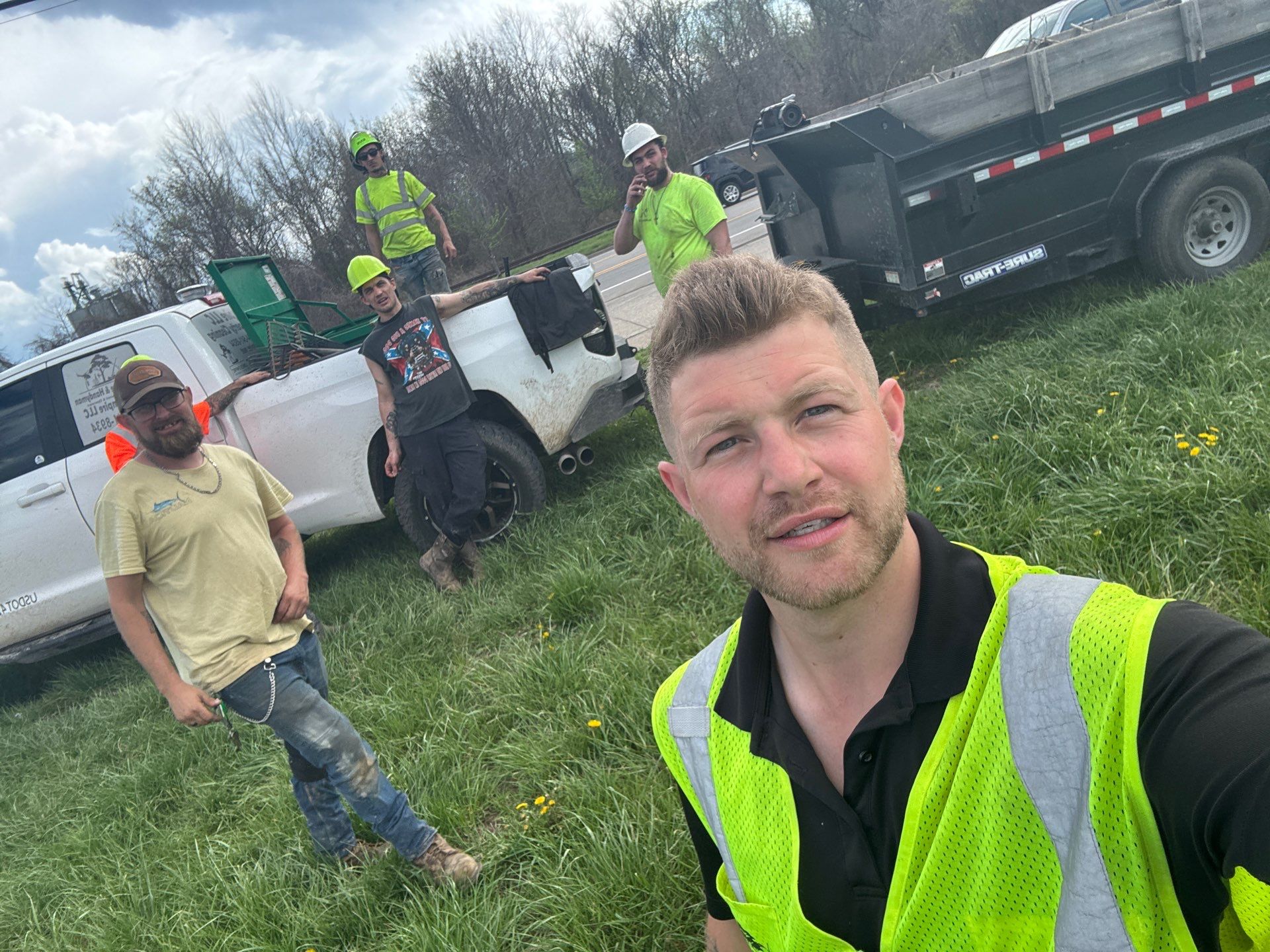 Project in Nitro, WV 	Rotator Crane Lifts Tree Off House | Nitro WV 	•	One Wrong Move Job | Rotator Crane Tree Removal 	•	Heavy Rescue Tree Job | Nitro WV 	•	Extreme Tree Removal Over Home | Nitro WV by Jones Empire LLC