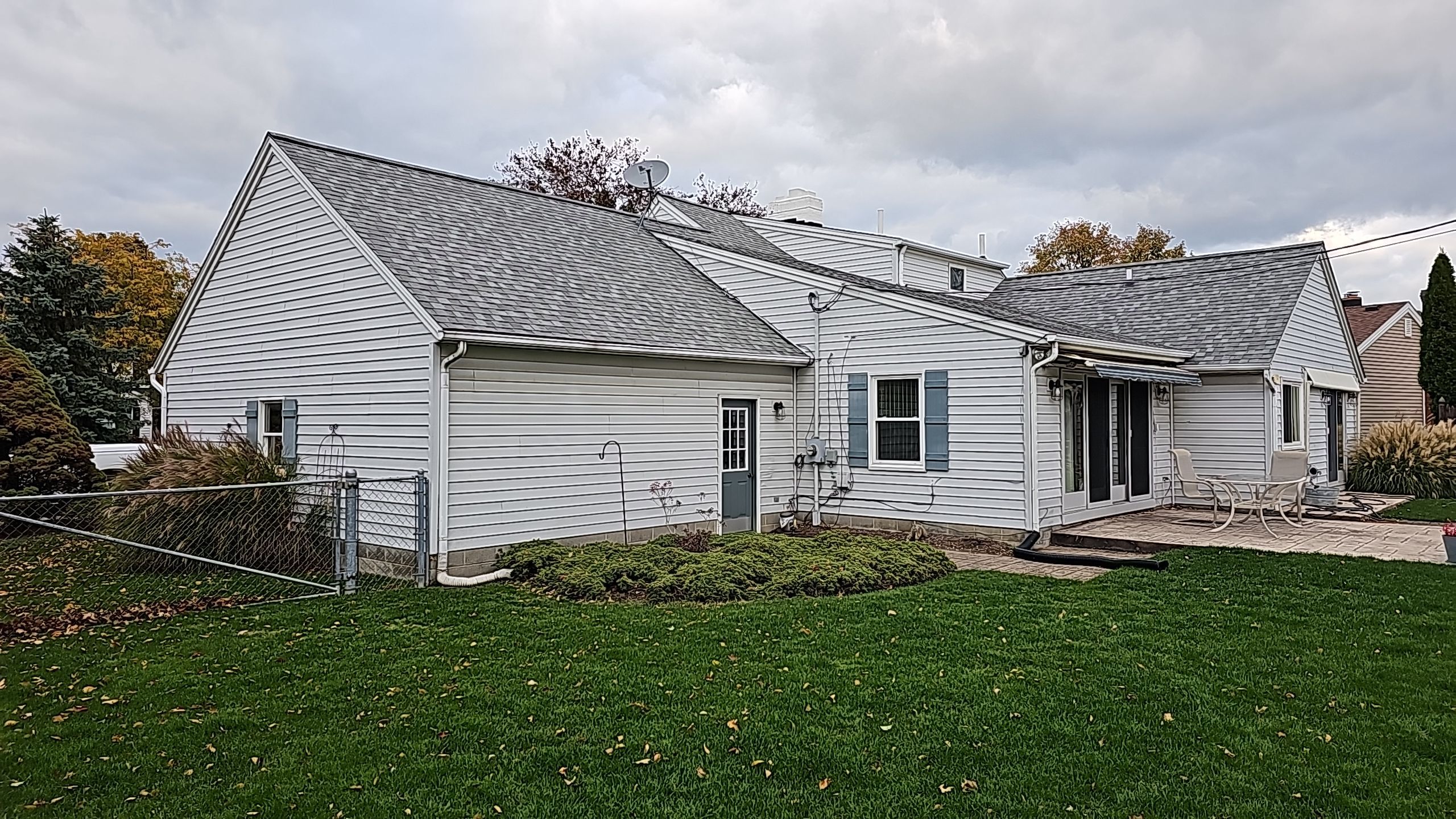CertainTeed Restoration, Color, Midnight by Eagle Eye Roofing
