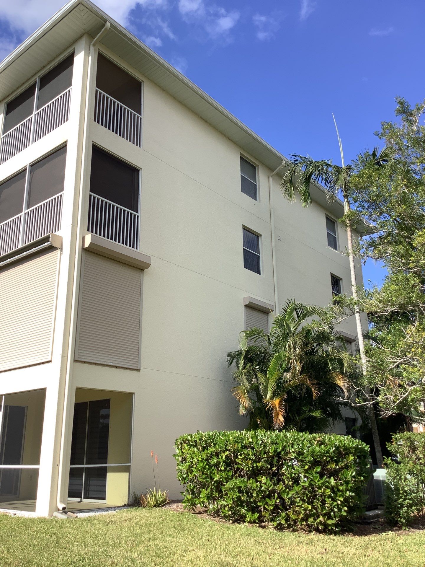 7-Inch Smooth Box Gutters in Sarasota FL by Gutter Professors