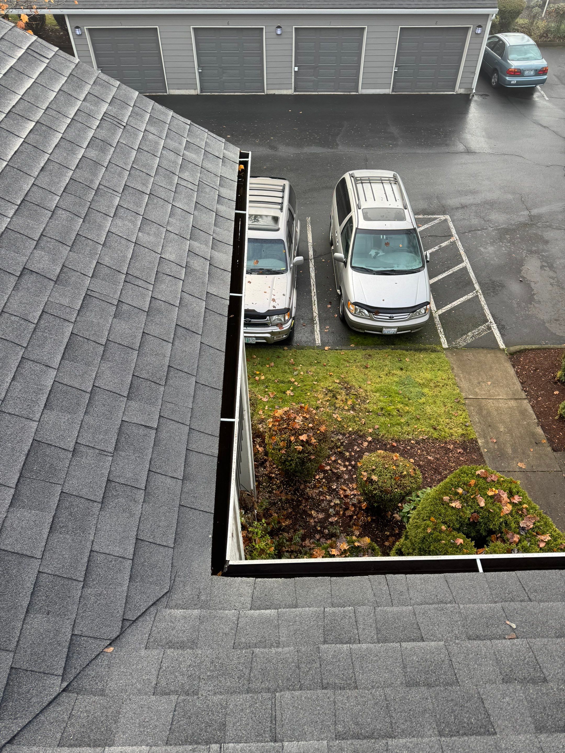 Commercial gutter cleaning vancouver after photo with clean gutters